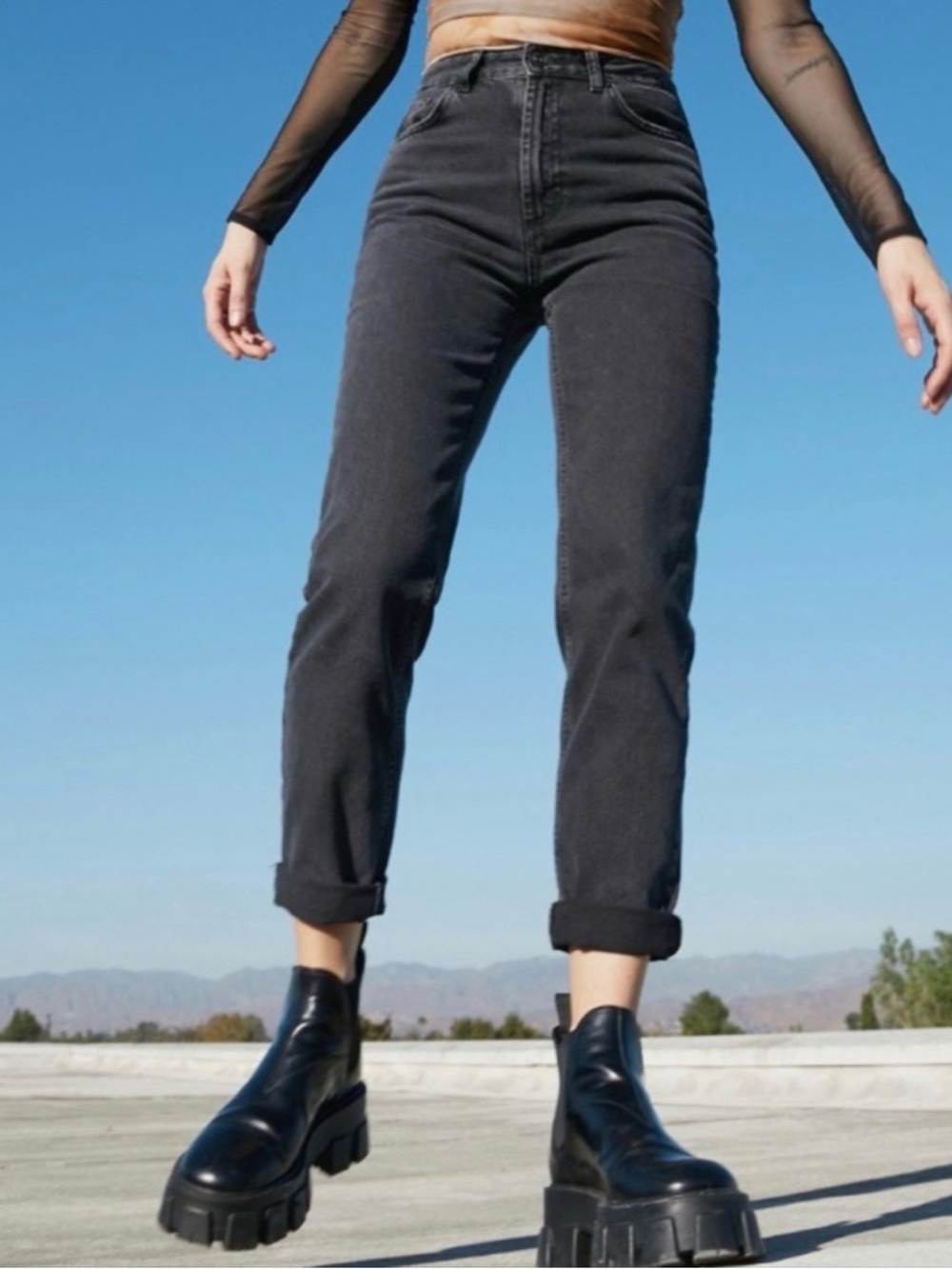 BDG High-Rise Cropped Straight Jeans in Washed Black